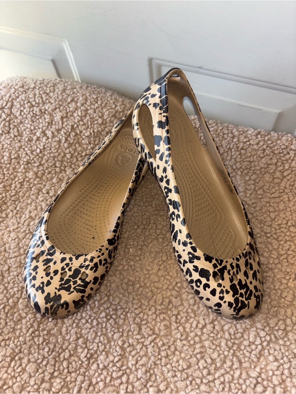 Crocs Kadee leopard print flats size 8